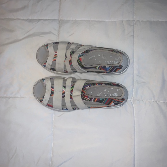 Bzees size 10M slip on shoes multicolor. used in good condition - Picture 9 of 10